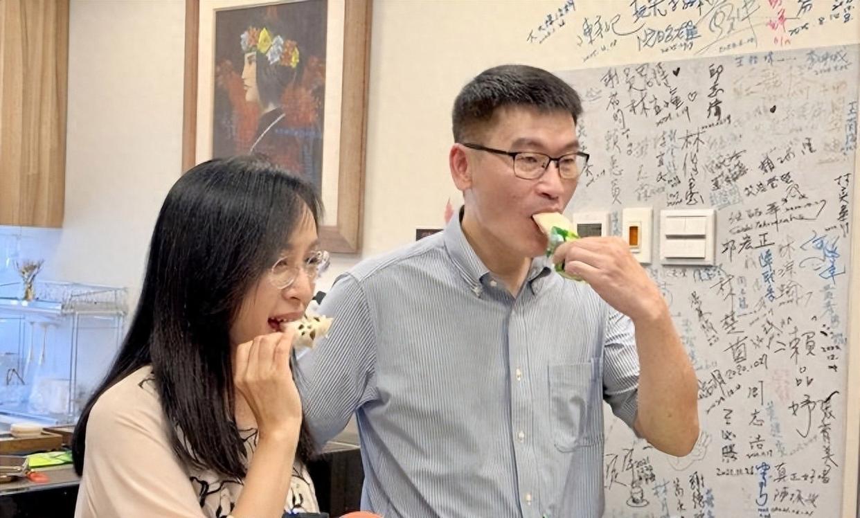 “酒店杰”被赖清德坑惨了，你出来挡枪，他躲后面装睡梁文杰一句“台湾人几乎不吃