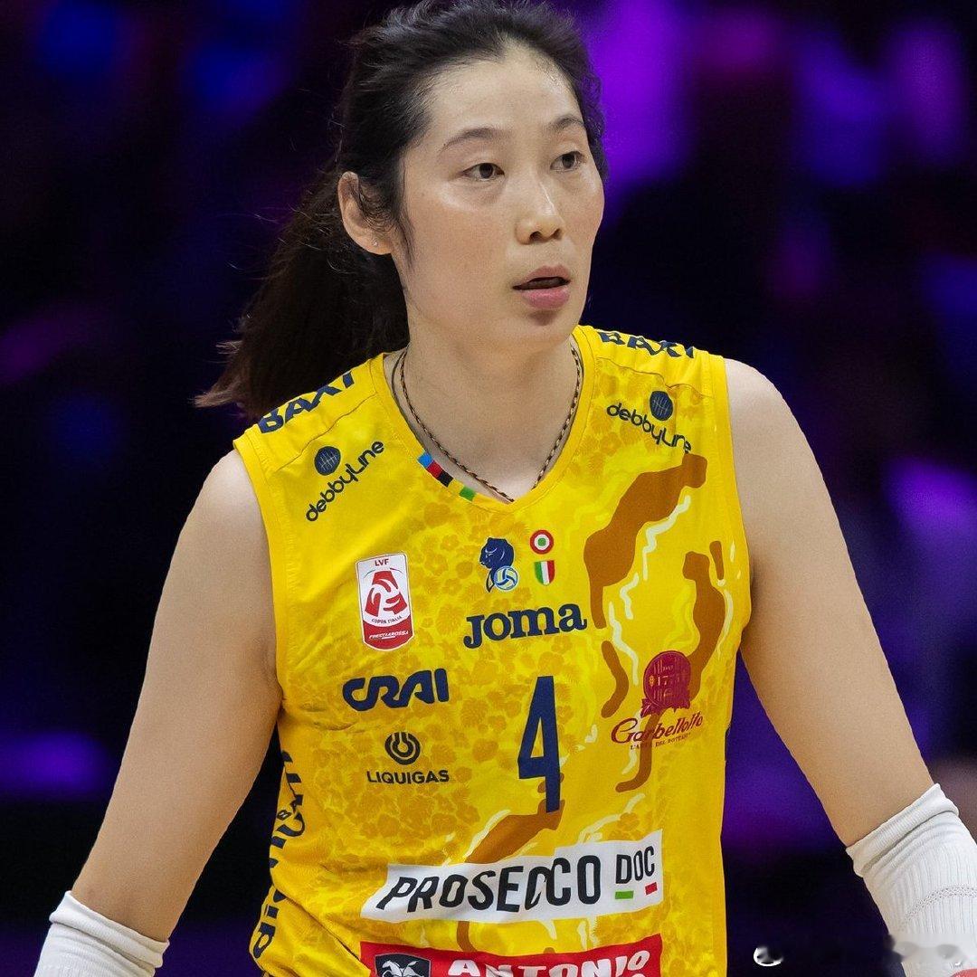 朱婷本赛季意甲联赛结束扣球数据：468扣217中22失10被拦扣球成功率46.4