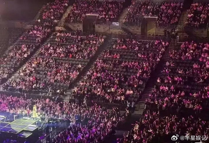 汪苏泷演唱会的上座率，后排的朋友可以往前坐坐