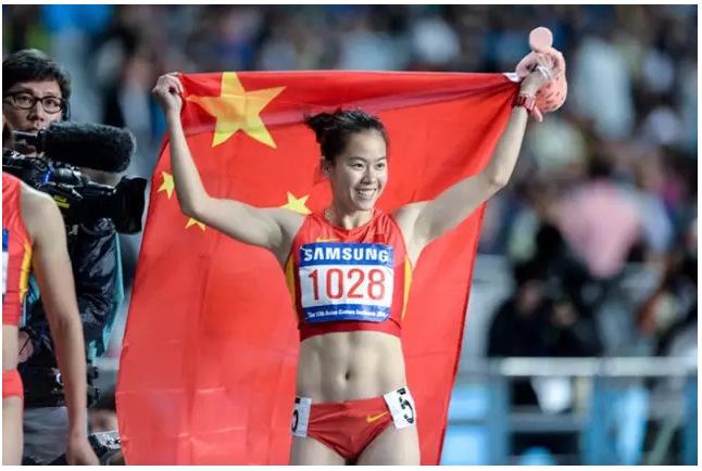 17岁小将一战封神！百米赛场跑出中国新速度谁也没料到，第一次站上亚运会决赛