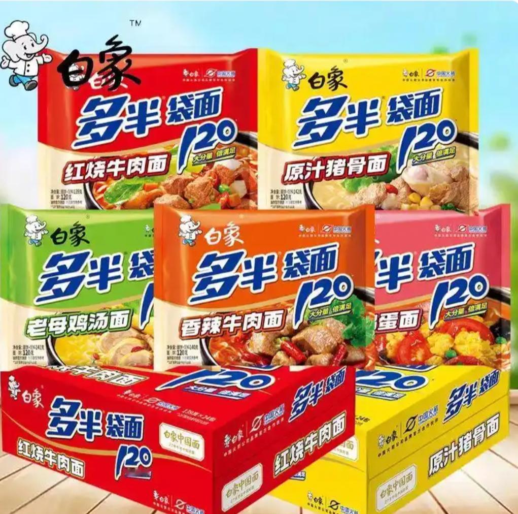 白象方便面也玩起了文字游戏，擦边球，实在令支持他们的人感到心寒。多半袋面，实际