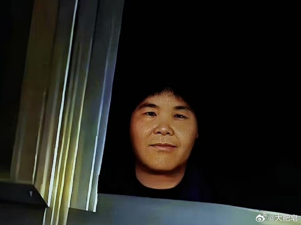 警方曾释放梅姨不存在的信号当初我还记得有人说梅姨不长那样说，那是假的什么的，后