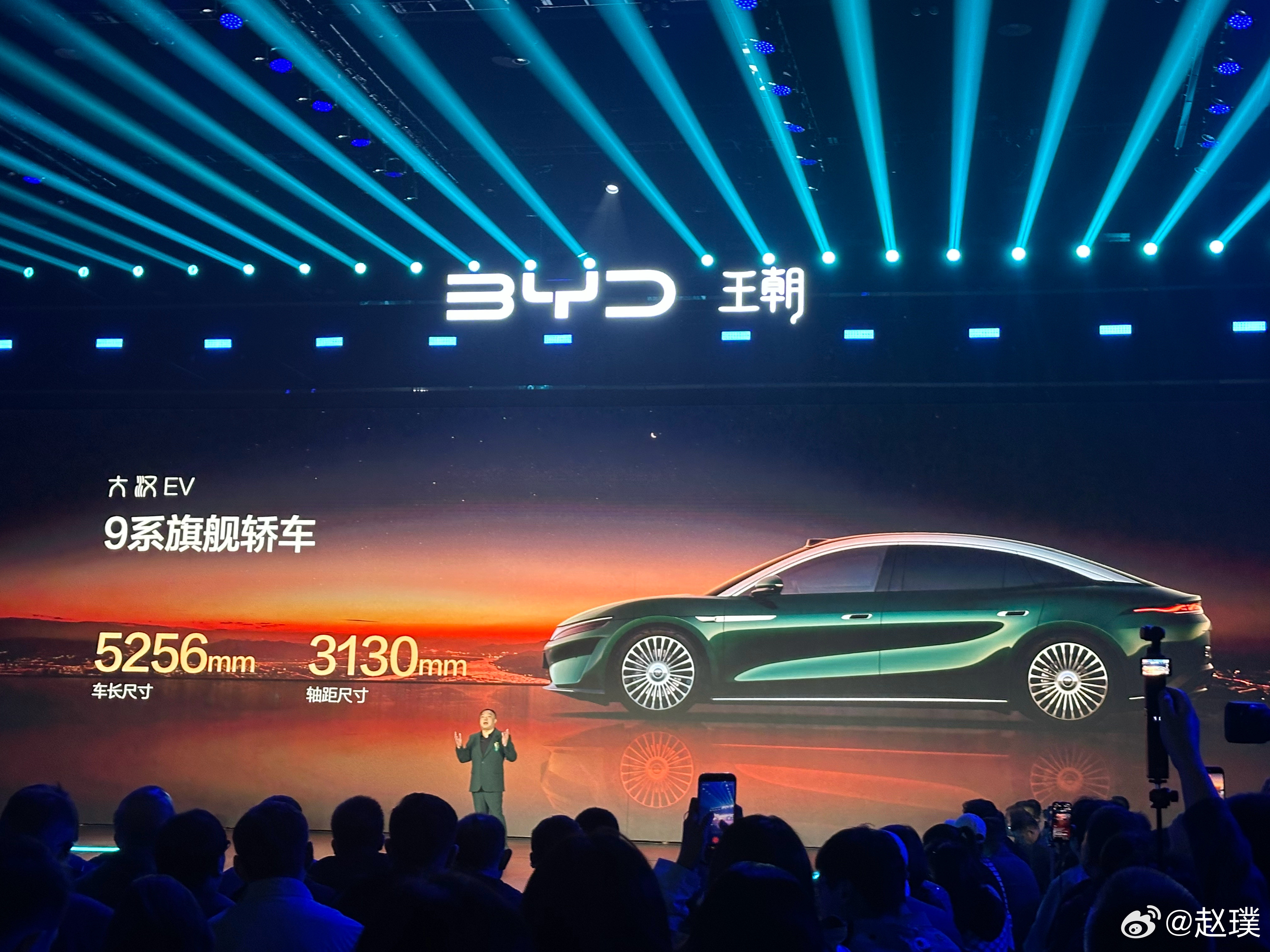 比亚迪大汉的价格非常惊喜，作为旗舰轿车售价只要23.59万起！新车长宽高分别为5256mm/1999