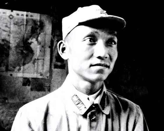 1950年的一天，时任广东军区司令员的叶剑英特意找到一个犯错的高级干部谈话，刚开