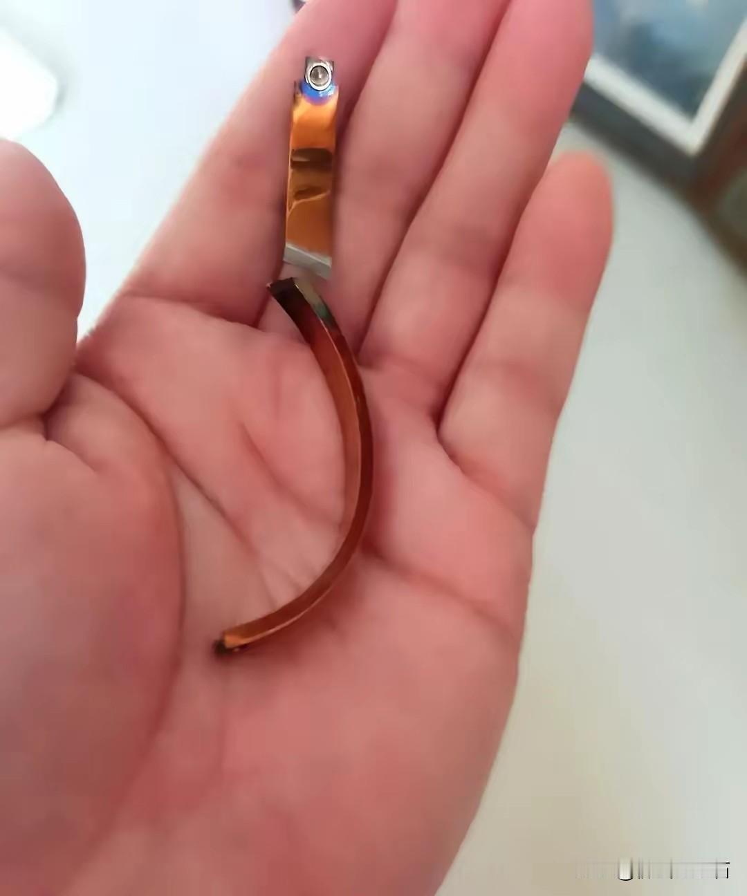 澳门扫货本是开心事，有人却遭遇大无语事件。花6万澳门币买的“750金”手镯，到回