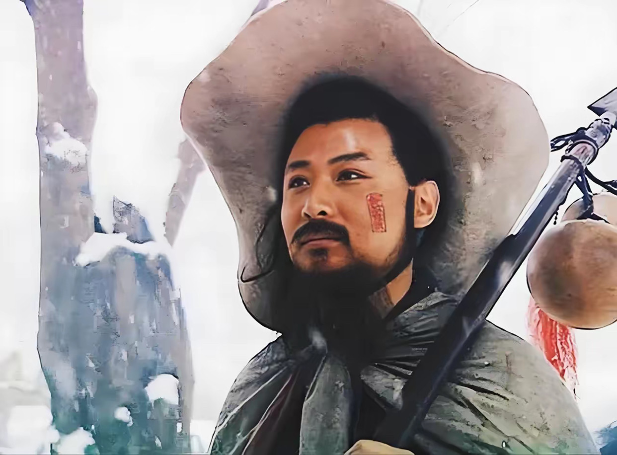 宋江提出招安，武松第一个反对，拿刀要杀宋江！李逵、花荣、王英都站了出来，护在宋江身前。李逵火冒三丈，