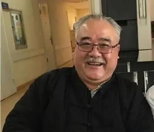 北京一套别墅，雇主10年没回家，再回去时，家里住着保姆的13口亲戚，门锁都换了。