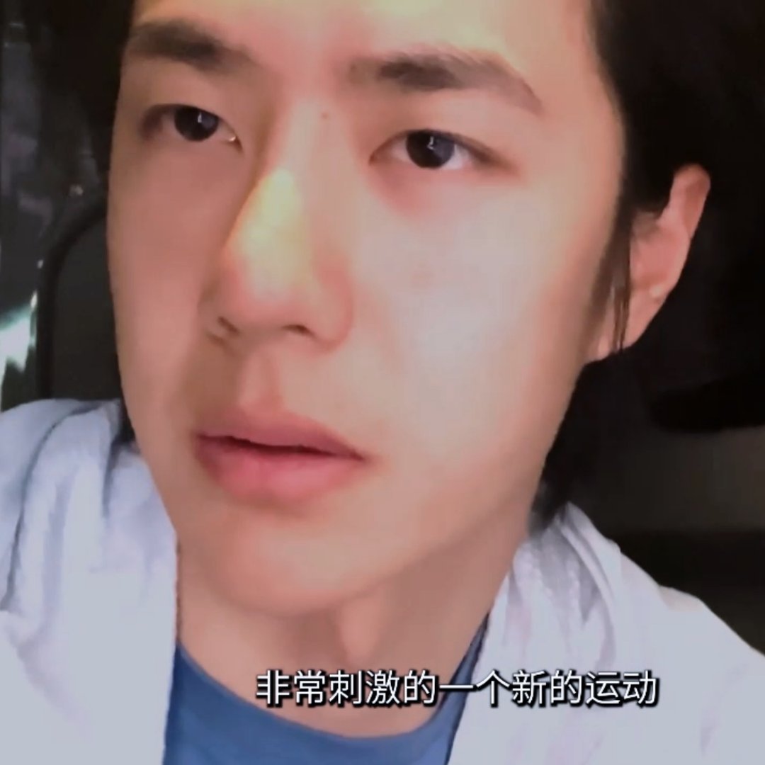 谁懂这个素颜和头身比，这个面部折叠度，谁懂王一博