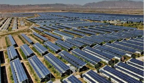 马斯克200亿中国光伏采购计划，看似是一次普通的设备采购，实则暗藏其构建全球能源