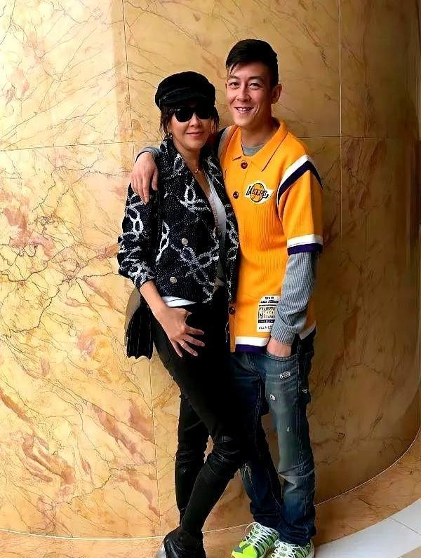 刘嘉玲陈冠希合照曝光，你绝对不敢信自己眼睛，他老得你妈都不认识了！照片里刘嘉玲