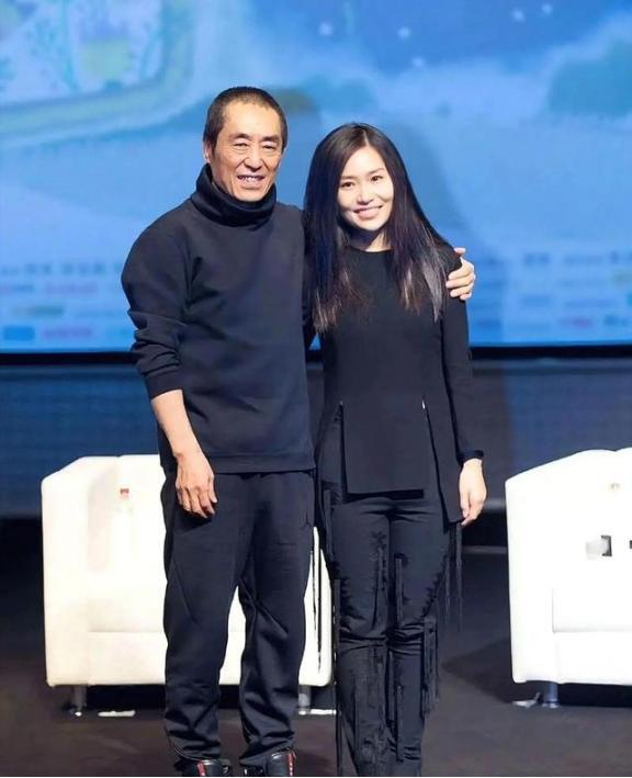 张艺谋的女儿张末曾写道：“我到现在也不明白，像巩俐这样的大明星，她和我爸爸在一起