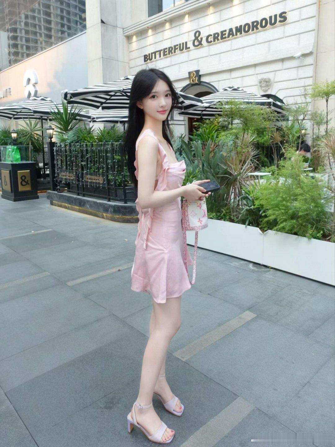 冷白皮好漂亮小姐姐