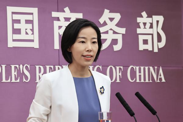 中国没有召见大使，没有发外交声明，没有喊话警告。美国制裁令落地8天，商务部直接把