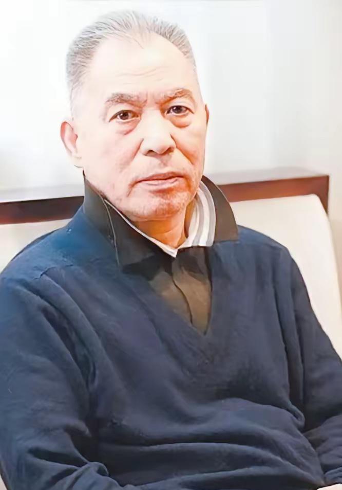 梁晓声说：“父亲先离开，和母亲先离开是不一样的。”父亲走了，只是没有了顶梁柱；可