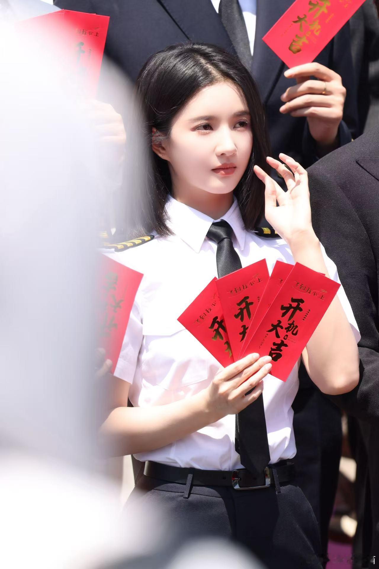 刘些宁为新剧剪短发刘些宁新剧造型好飒哎，一把子期待住了！！！​​​