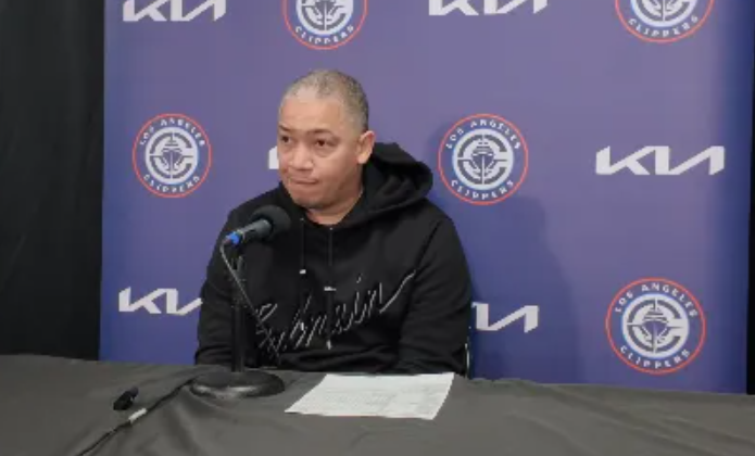 NBA常规赛后，快船主教练泰伦-卢接受媒体采访，在谈到湖人的造犯规能力时说：“