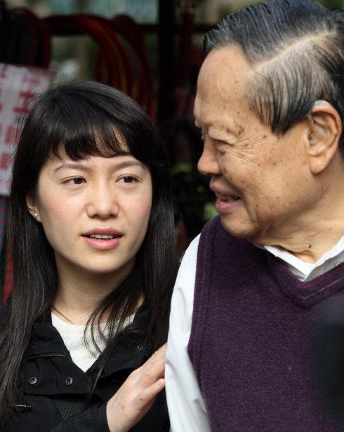 翁帆说：“人真正需要的其实不是婚姻，也不是性，甚至都不是伴侣，而是正向的亲