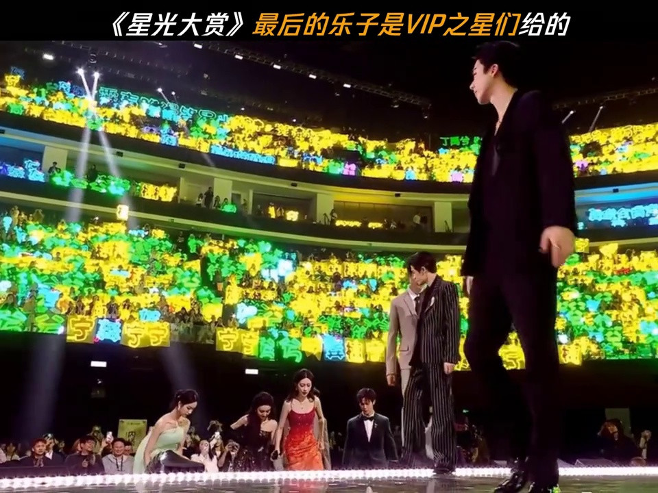 大家都不敢走，都怕站C位哈哈