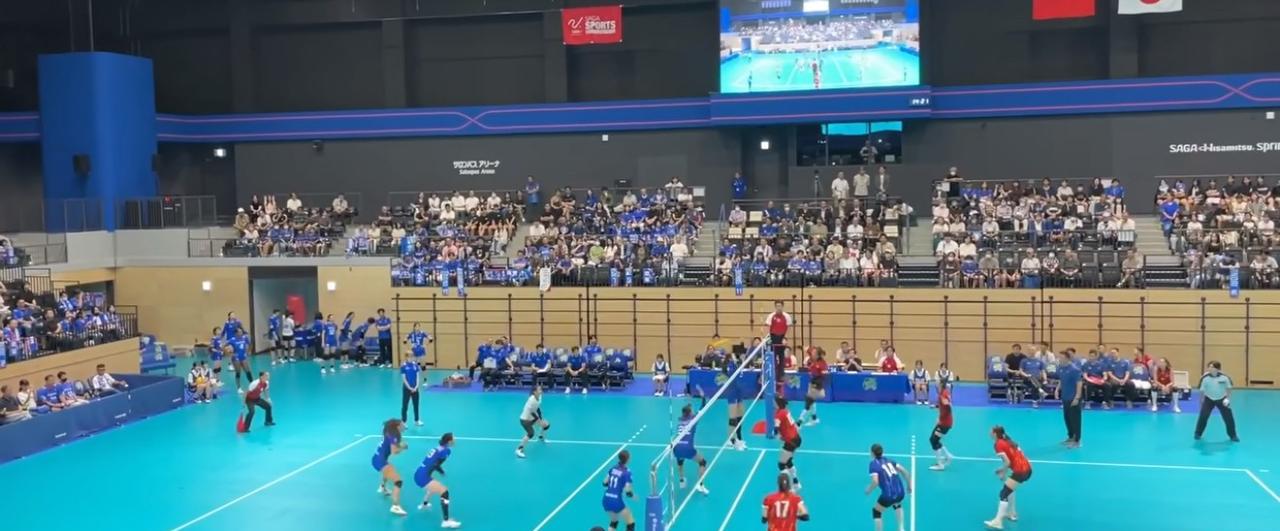 上海女排在日本第一场热身赛以失败告终！1-3输球的，上海女排自身失误挺多的，看副