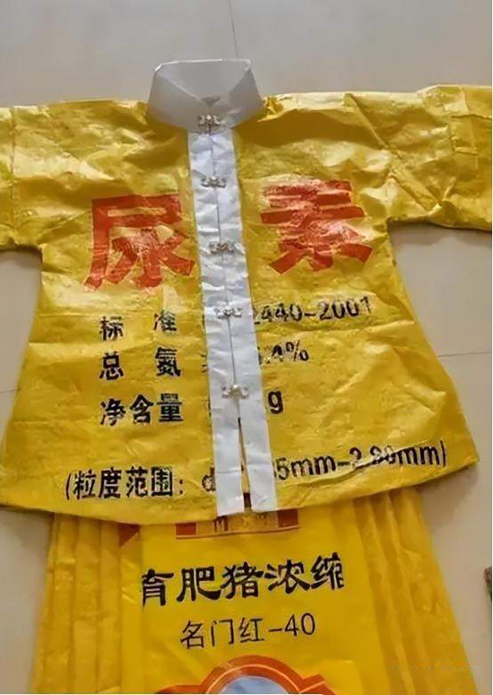 70年代，中国从日本进口了大量化肥，生产队在使用完这些化肥后，发现装化肥的袋子是
