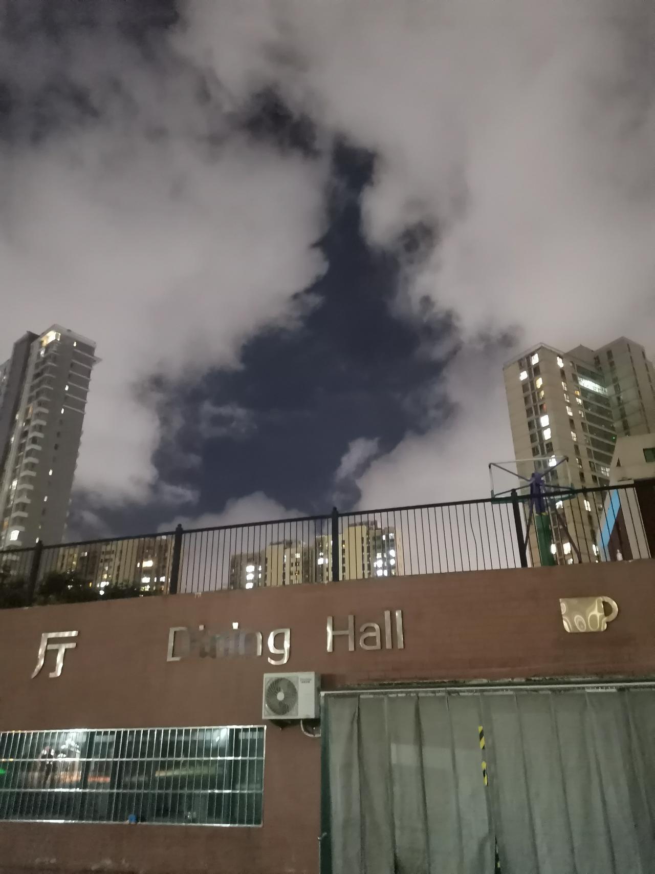 股市今天小心被套今天凌晨2点西方发布重要金融消息，降息25个基点，年内还有可