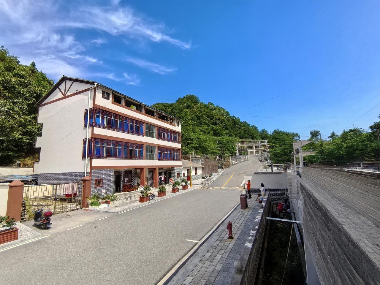 湖北有一半人都去了利川避暑，而我却选择来到了夷陵区的樟村坪镇，这里的海拔也接近1