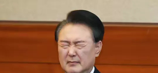 尹锡悦入狱民众请愿要空调韩国民众怒了！尹锡悦进去了，住