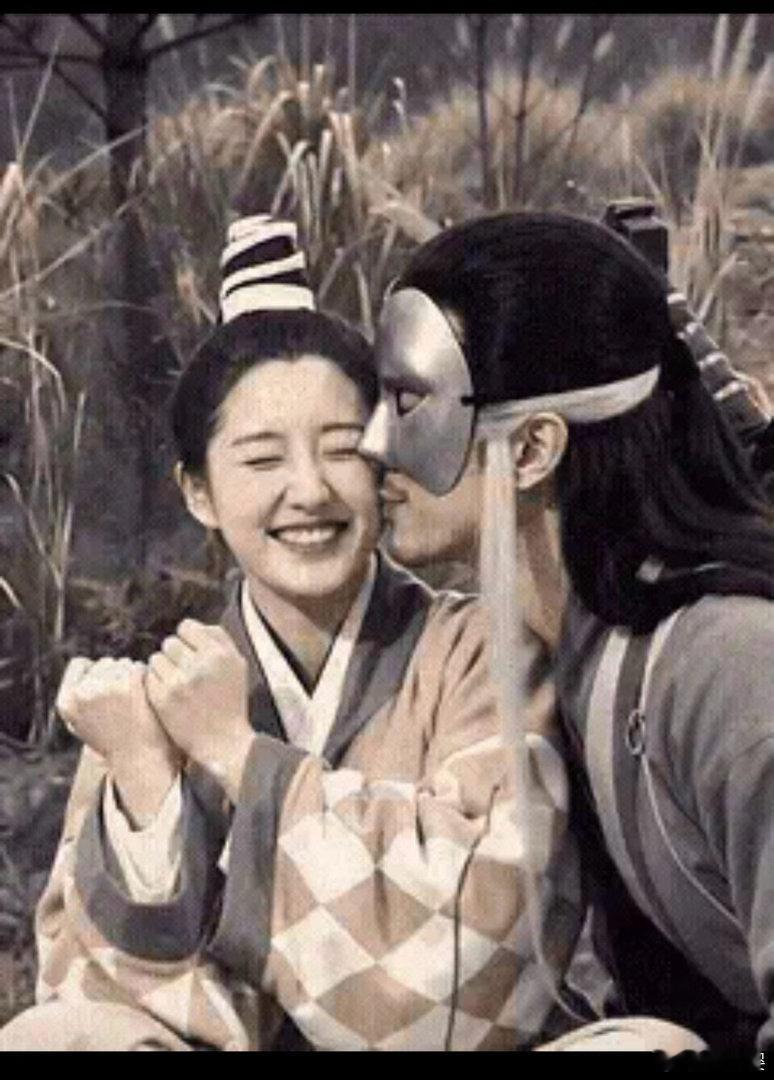 突然发现，李莫愁当年是不是也爱过杨过？有没有？我没看过原著，只看过电视剧，是因为