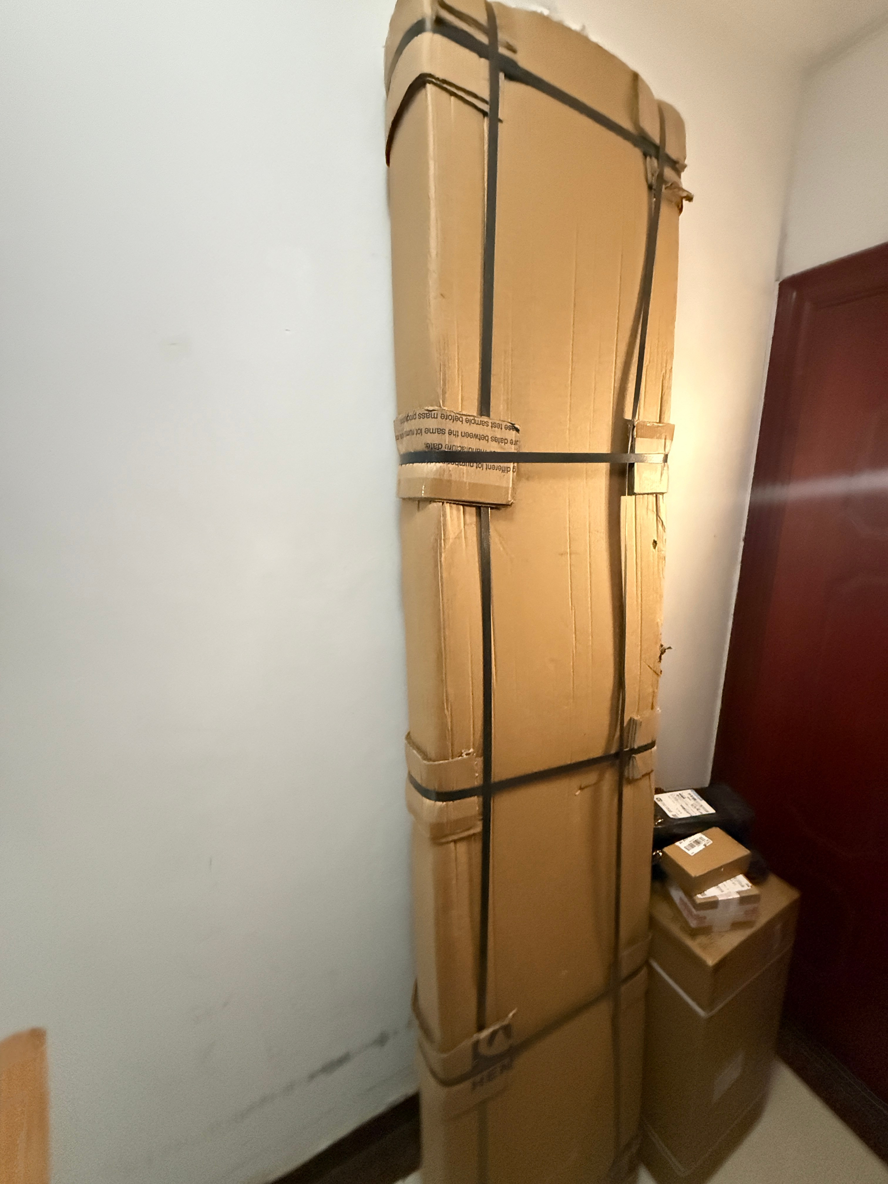 装修工高师傅又上线了[doge]补墙、贴地板、组柜子、装百叶窗、接电器电线，我现在觉
