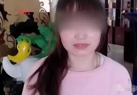 贵州毕节，一男子在外打工，家里父母怀疑儿媳出轨，便打电话叫他回来捉奸。连蹲4晚截