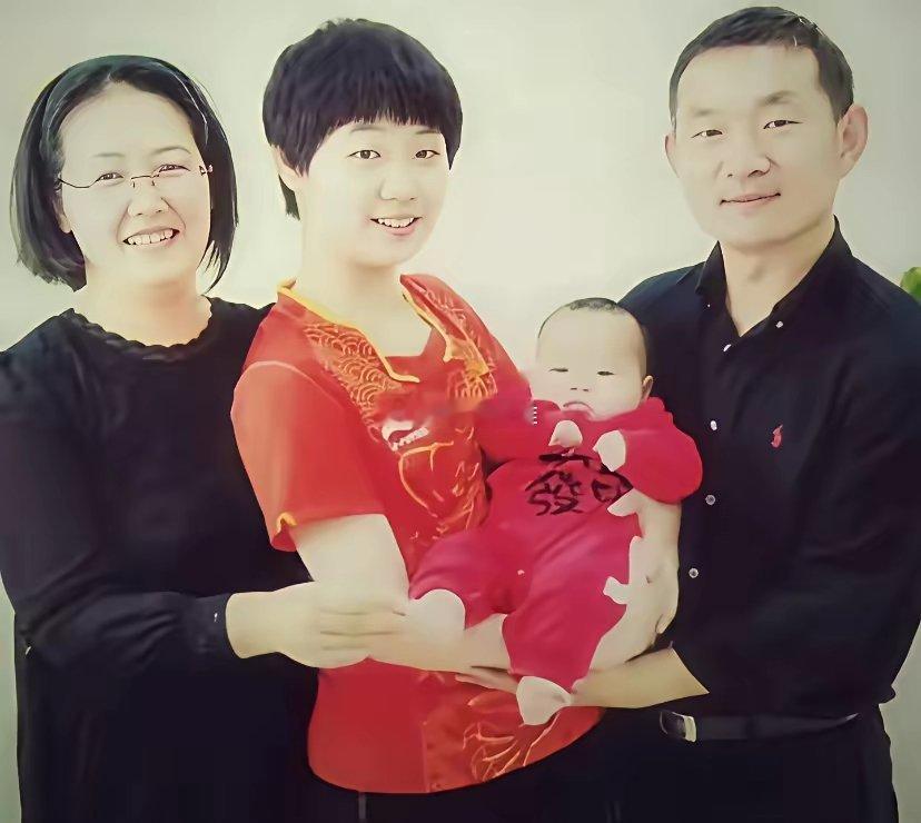 蒯曼一家，父母均为教师，书香门第之家​