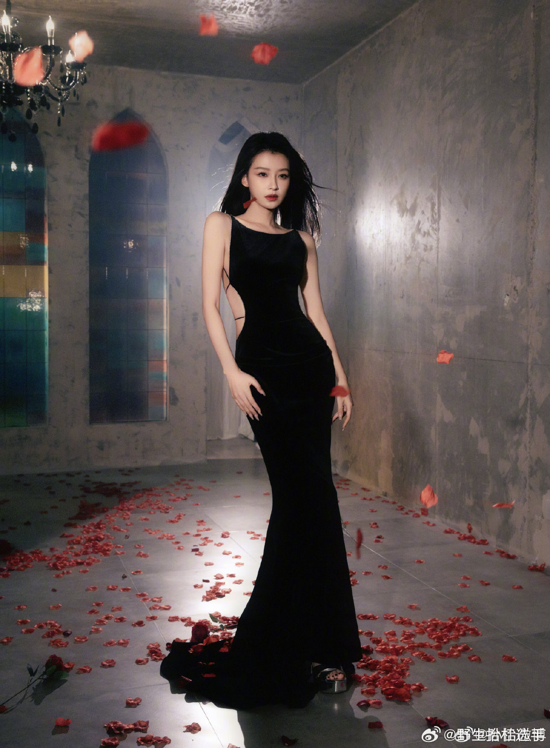 孙怡工作人员是真敢说啊孙怡工作室好敢说，说老板跳舞像在捡钱，哈哈哈这么有活人感的