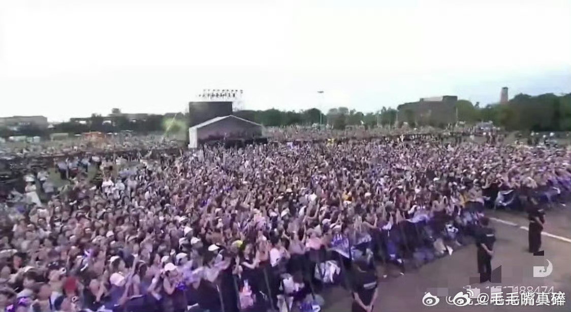 邓为你怎么变成权志为了今天的现场好多钻石姐姐阿，钻石姐姐人真多​​​