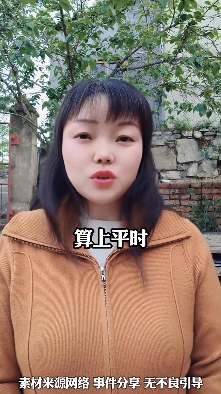 让机器人在工厂干保安，保安大叔说以后能轻松轻松了。山东一企业已经开始买机器人做