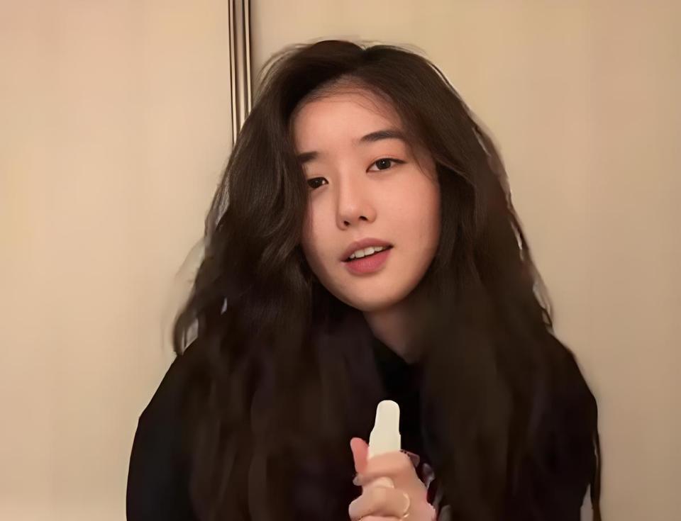 录音门炸了！一边赚中国人的钱，一边骂中国人傻X？李凯馨这次真的玩脱了！昨晚刷到