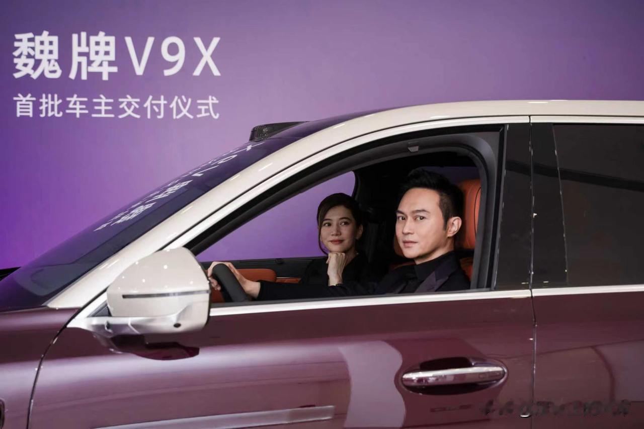 有人说，明星就是收广告费，走个过场；这我可要反驳了，张智霖夫妻深耕娱乐圈几十年，