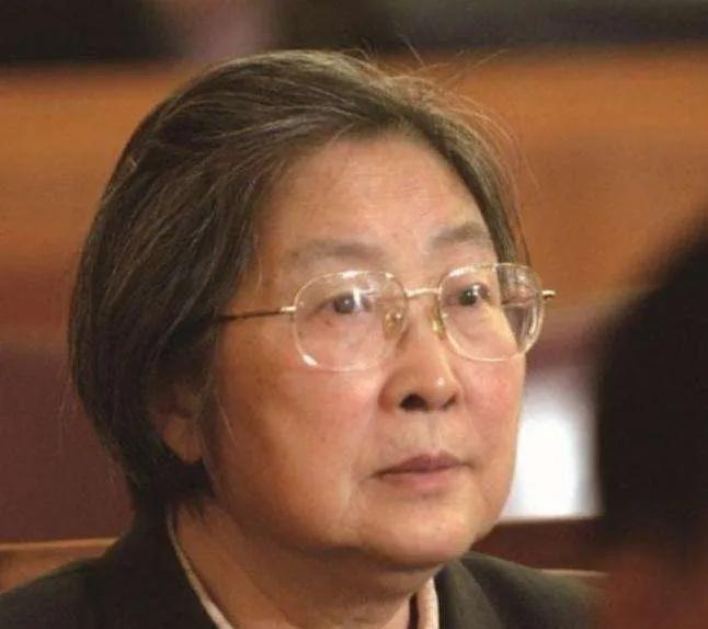 自1977年起，李敏就不再工作，闲居在家，平时很少出门，邻居也很少见到她，由于长