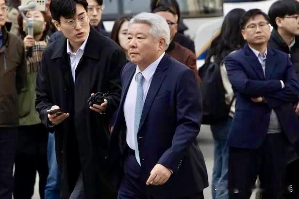 5月13日，韩国前总统尹锡悦方面就自身内乱嫌疑二审案件，质疑合议庭存在预判倾向，