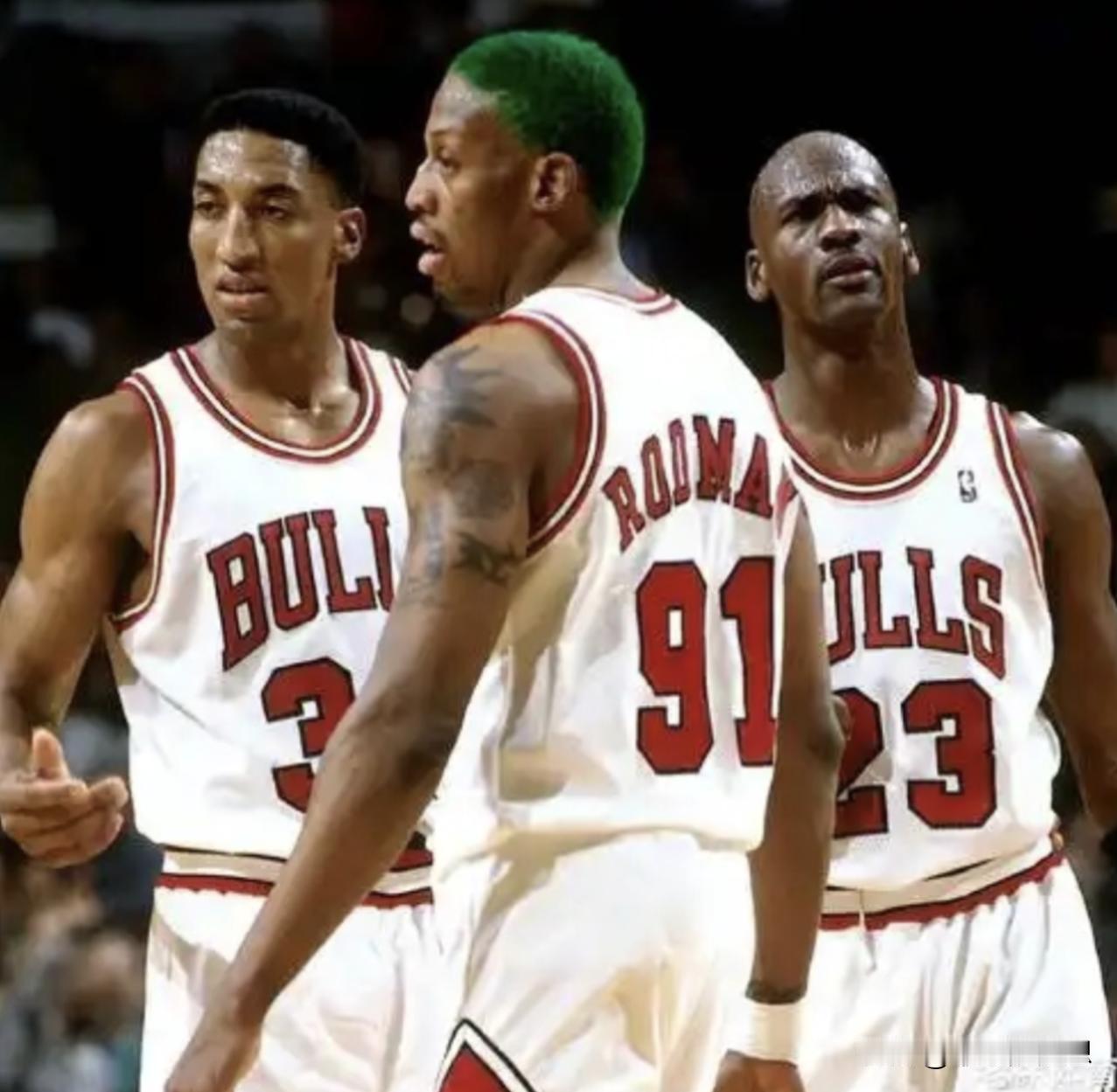 NBA历史十大最强三人组！大家认同吗？1.乔丹+皮蓬+罗德曼（公