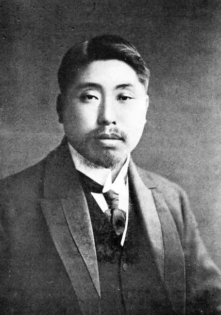 这个人，一辈子打了十场仗，输了九场。每次起义之前，他都是第一个冲上去的那个人