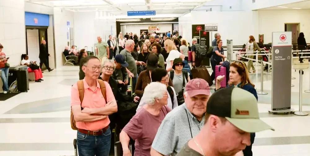 美国政府停摆已进入第40天，4200万基层民众无法领取食品巻，上千航班停航或延误