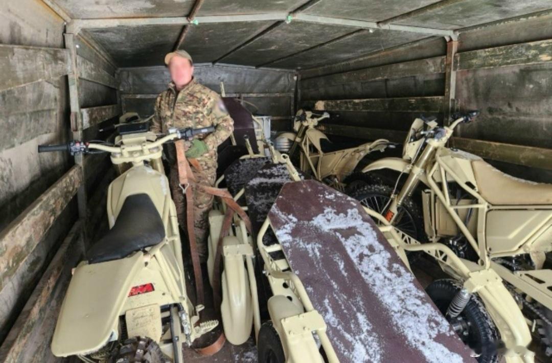 卡拉什尼科夫集团将新一批电动越野摩托车交付给特别军事行动区前线的俄罗斯作战部队手