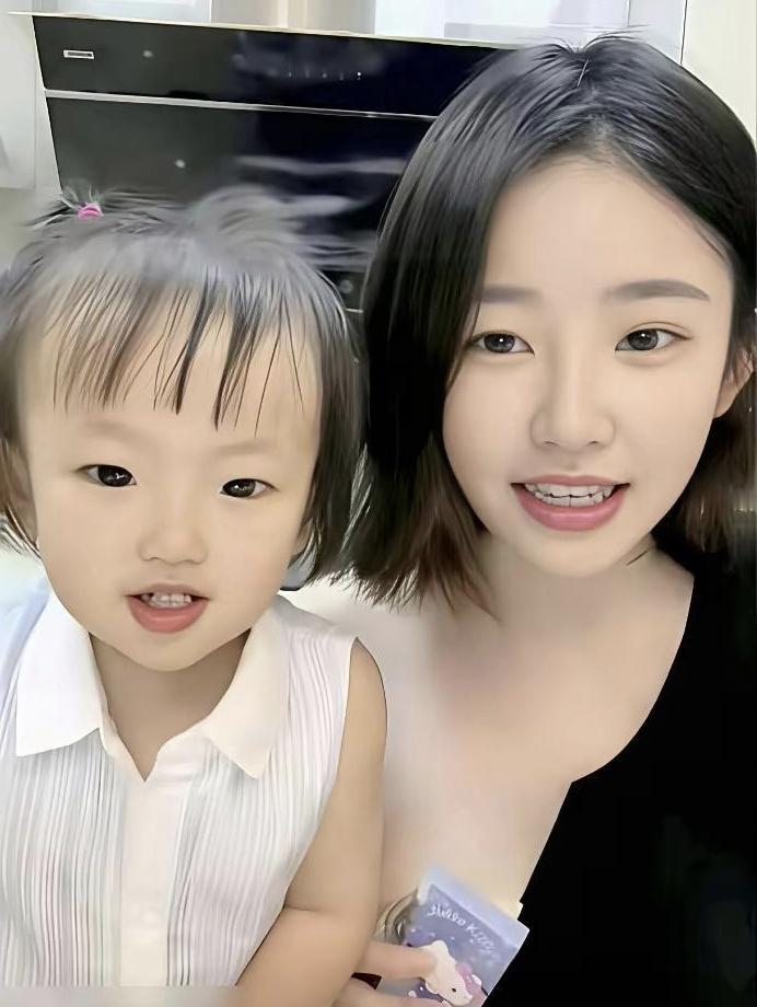 黄一鸣追着王思聪要了三年抚养费，天天喊着“孩子是无辜的”，结果这回，脸都被打肿了