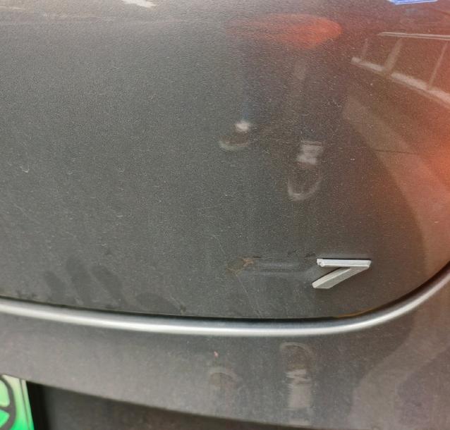 不是抠回去有个“P”用啊？你别说，抠了去，他还真就有个“P”用。小鹏是不