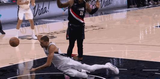 大麻烦来了！文班亚马脑袋撞地，进入脑震荡检测程序，G2不会回归！脑震荡保护，通常