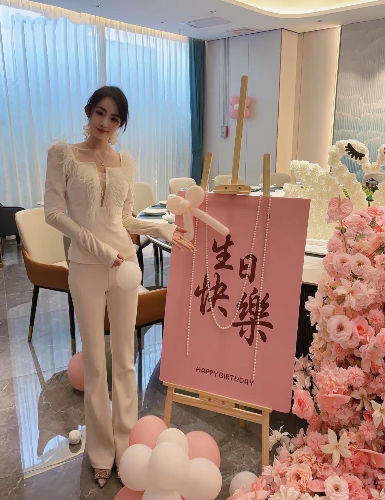 生日快乐！粉色花海中的美好时光🎂💐