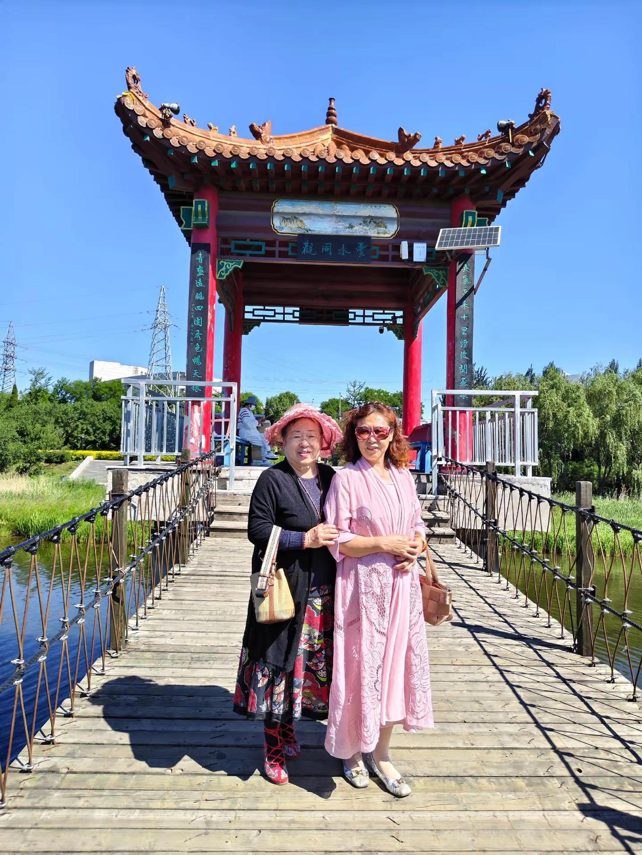 夏日炎炎我们来到女儿河公园，赏景拍照不一乐乎。
