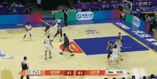 上海久事球星张镇麟打球越来越聪明了！在今天进行的上海久事和北京控股的比赛中，当时