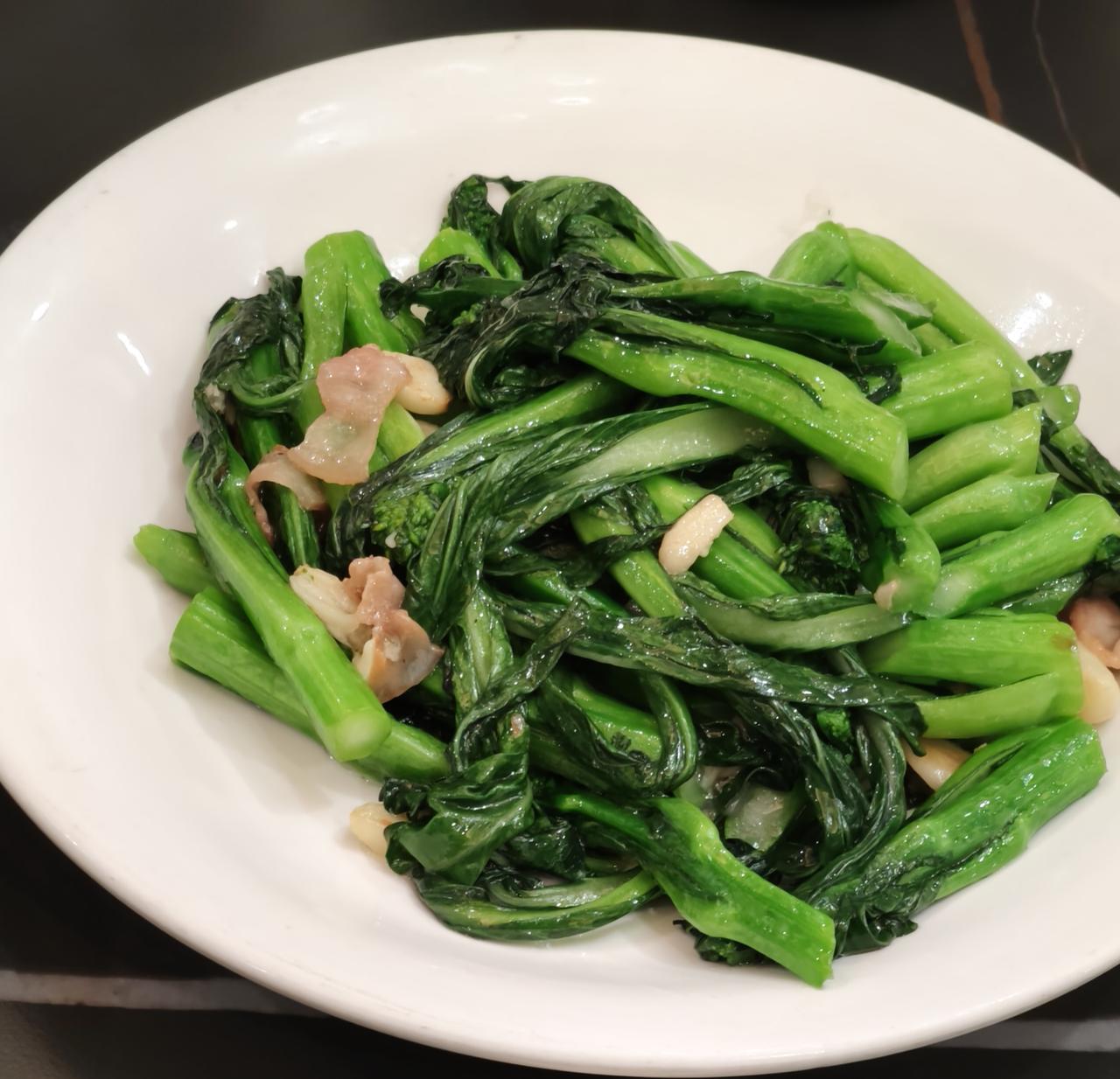 看看我发的照片，找出不符合广州人说的清淡饮食，炒菜心，炒水东芥菜，上汤煮的菜，啫