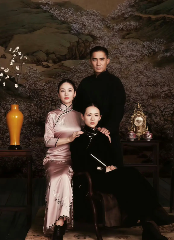 这是他们仨个鼎盛时期的照片
